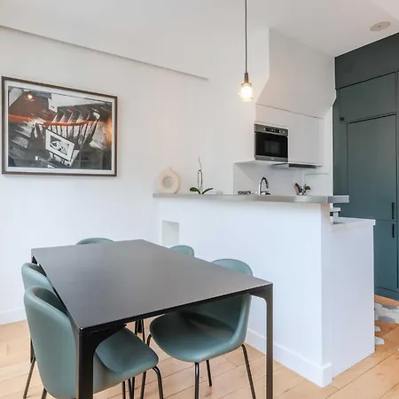 Newly Renovated Loft Bastille Apartment