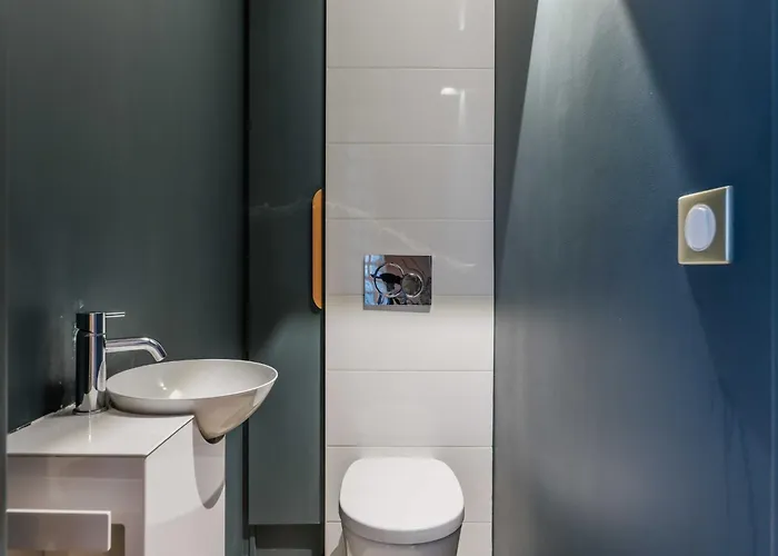 Newly Renovated Loft Bastille Apartment *